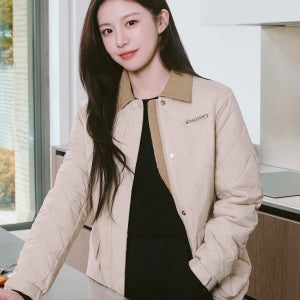 [고윤정 착용][디스커버리] 여성 퀼팅 사파리 워크 자켓 (D.Skin Beige) DWPD36056