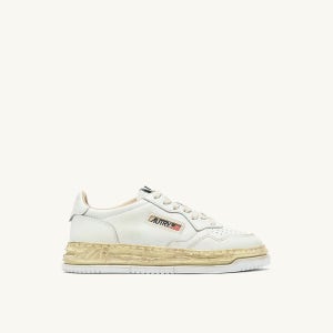 오트리 여성 MEDALIST SUPER VINTAGE MIHARA YASUHIRO 로우 스니커즈 가죽 화이트 AVLW-MMY1