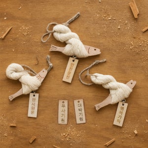 차량용 명태 행운 액막이 명태 북어 소형 키링 명주실 차량 걸이 모시 명태 굿럭 피쉬 나무