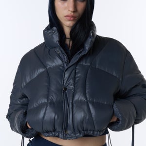 [원더플레이스 오디너리홀리데이]글로시 크롭 푸퍼 패딩 [CHARCOAL]