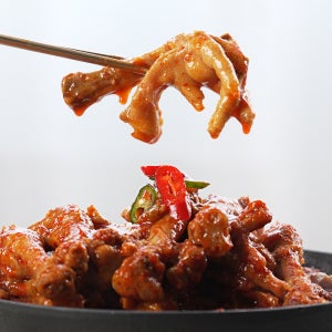 [신천샤브칼국수]토닥토닥 매콤 특제소스 통뼈 닭발 밀키트 400g 국내산