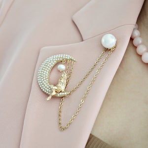 달 위에 앉은 소녀 브로치 엔틱 진주 그믐달 초승달 연결 체인 뱃지