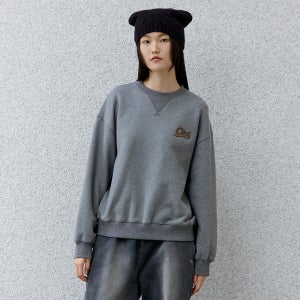 [오아이오아이컬렉션] 기모 로고 자수 오버핏 맨투맨 [MELANGE GREY]