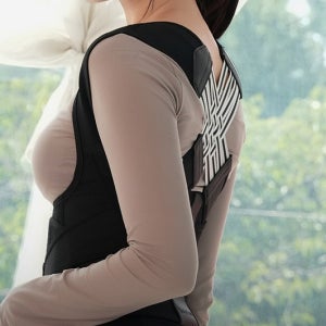 어깨 말림 교정 꼽추 척추 측만증 어깨 펴는 보조기 등 펴는 보조 기구