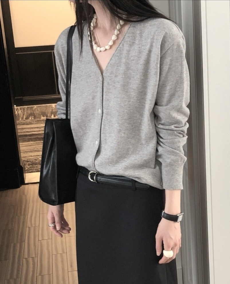 르버터 드랜브이넥가디건 가을 여성 긴팔 울카디건 V넥 무지 기본핏