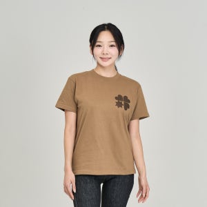 에클라디뱅 럭키 클로버 브라운 티셔츠