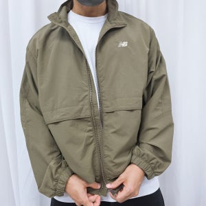 국내매장품 뉴발란스 25FW 에센셜 스탠드넥 바람막이 자켓