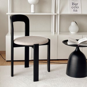 로이 패브릭 인테리어 식탁의자 원목 카페의자 블랙 쿠션버전