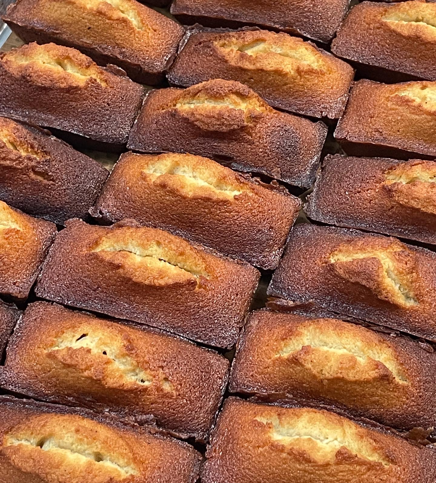 리베베 휘낭시에 소금빵 택배배송