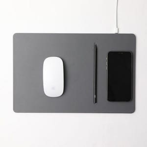 파우트 PRO고속무선충전 마우스패드-HANDS3 그레이 사무용품 전산용품 북 데스크매트