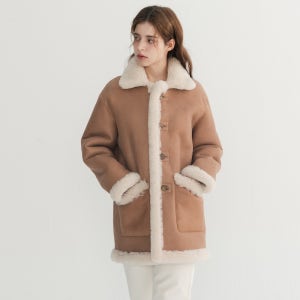 이태원포스트 리버시블 여성 시어링 무스탕 하프 코트