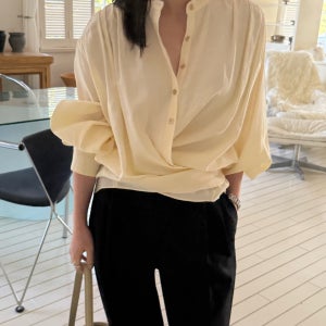 세일 아이보리당일 25fw 브론즈 머프 랩 블라우스