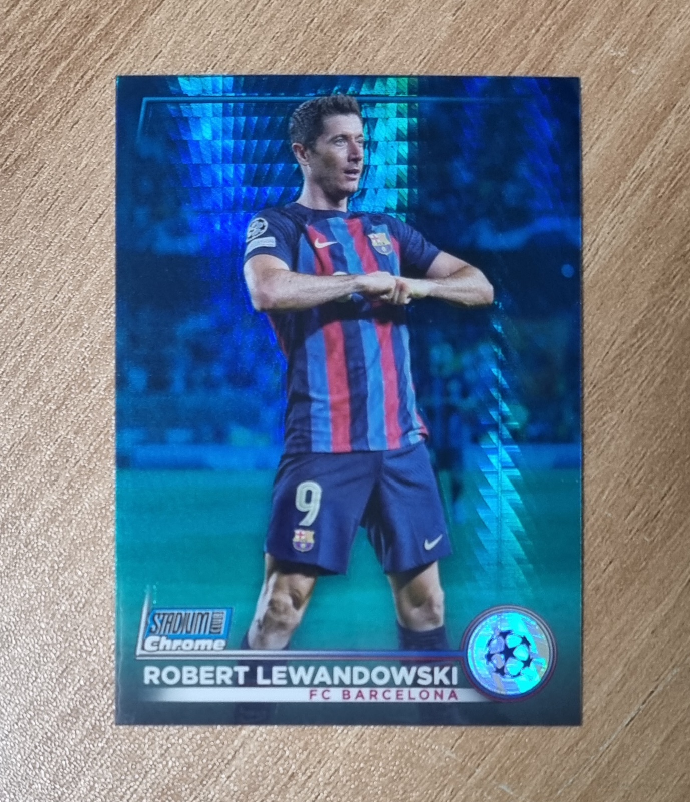 로베르트 레반도프스키 2022-23 Topps Stadium Club Chrome Blue Prism Refractor No-99 축구카드