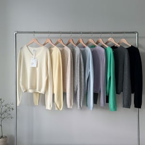 아오브 브이넥니트 울100 봄 간절기 얇은니트 이너