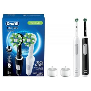 Oral-B Pro 1000 크로스액션 전동 칫솔, 블랙 앤 화이트, 2개입