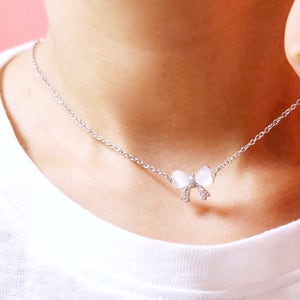 화이트 리본 티타늄 목걸이