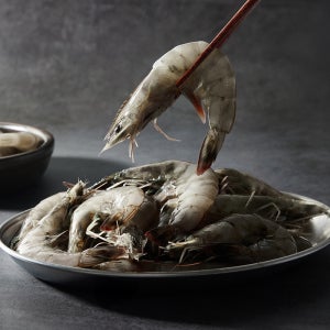 신안 제철 무항생제 왕 흰다리 새우 산지직송 1kg 30미 내외