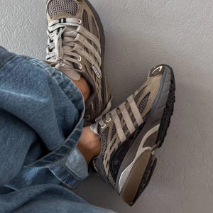 아디다스 송 포 더 뮤트 아디스타 쿠션 심플 브라운 JR8044