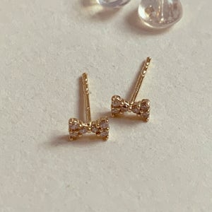 14k 보니 큐빅 미니 리본 귀걸이