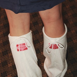 [IHM2310F03] 아헤먼 심볼 레그워머 화이트