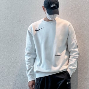 [국내매장판] 나이키 오버핏 맨투맨 스우시 남성 크루넥 플리스 스웻셔츠