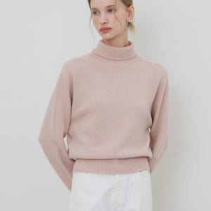 [모멧] [11.26 예약발송] 세더 네크슬릿 폴라 니트 핑크