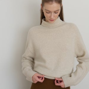 [모멧] [12.5 예약발송] 세더 네크슬릿 폴라 니트 오트밀