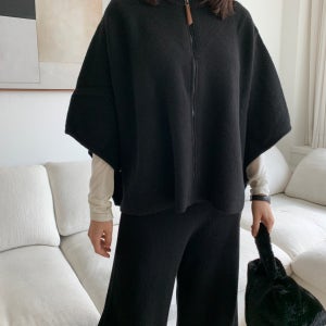 [블랙당일] 나인콥 울100 하이넥 니트 케이프 집업 가디건