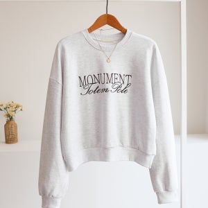 몽드뉴 레터링 자수 세미크롭 쭈리 맨투맨