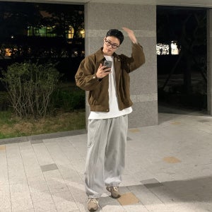 남자 스웨이드 카라 자켓 절개 부드러운 세련된 실루엣의 남성용 미니멀 봄가을 아우터
