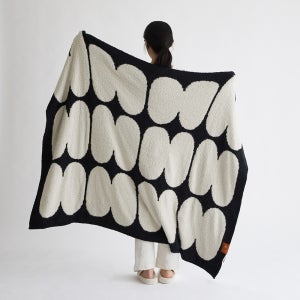 [BWTZ] 보웰 몽글몽글 니트 블랭킷 블랙빈즈 2size
