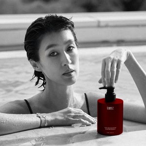 탐즈 홍진경 에디션 시그니처 샴푸 500ml 탈모증상 완화 기능성 약산성 저자극 비건 샴푸 (자외선 차단 원료, 줄기세포 유래 엑소좀 함유) 제주도 애월 숲속 꽃집향(메이향)