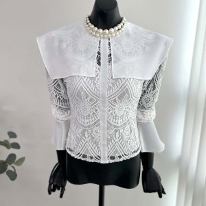 케이프 레이스 소매나팔 커프스 슬림핏 블라우스 25FW
