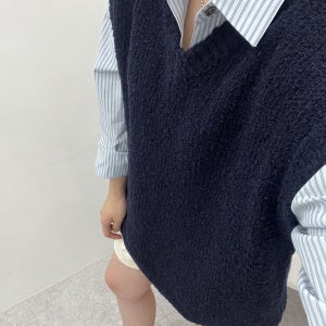 오를라 라운드넥 오버핏 부클 베스트 니트 조끼