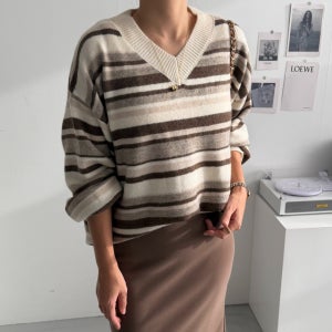 멜로 색조합 정말이뻐 브이넥 루즈핏 부들니트