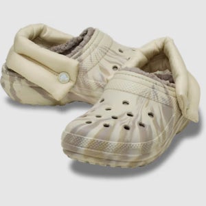 크록스 클래식 퍼프 스트랩 마블 라인드 클로그 방한화 베이지 211980-2Y3