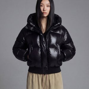 여성) 글로시 봄버 후드 다운 점퍼