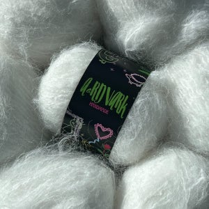 [아드바크] 화이트 파슈막 20g 흰색 화이트 모헤어 팬시얀 합사실 소품실 위빙실 포장실 특수사