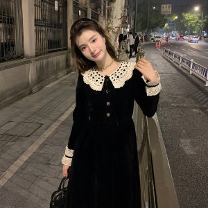 겨울 공주풍 블랙 벨벳 롱원피스 레이스 카라 퍼프 소매 가을 겨울 연말 데이트 파티룩