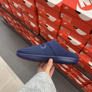 나이키 버로우 겨울슬리퍼 방한화 키높이 실내화 겨울 캠핑신발 푹신함 포근함 털샌들 기능화