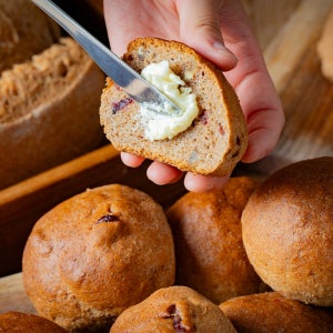 홀위트데이 100% 통밀 크랜베리호두 모닝빵 샌드위치 통곡물빵 통밀 비건 식사대용 1kg