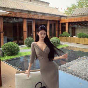 딥브이넥 크로스 라이트 그레이 슬림 원피스