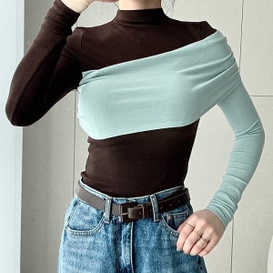 [루아블리스] 투톤 배색 반목 반폴라티 오프숄더 반목티