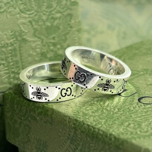 구찌 728389 J8400 0728 남자 인그레이브드 꿀벌 명품 은 실버 반지