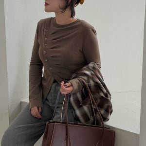 [MADE]샤베트사선블라우스T 레벨제이 자체제작 사선 크로스 단추 어깨패드 블라우스 겨울 기모티 슬림핏