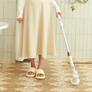 전동청소솔 무선 화장실 욕실청소기 자동세제분사 4종 브러쉬