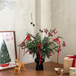 오리목 파인트리 레드열매 조화 레드 리본 꽃다발 크리스마스 소품