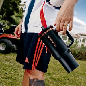 메시 x 스탠리 1913 퀜처 프로투어 플립 스트로 텀블러 1.18L 메시 고트 블랙​