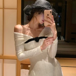 코코 리본 오프숄더 롱 니트 원피스