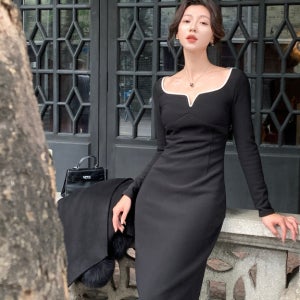 안나 클래식 블랙 스퀘에넥 원피스
